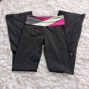 Lululemon Groove pants flared legging  pink/white band reversible size 4